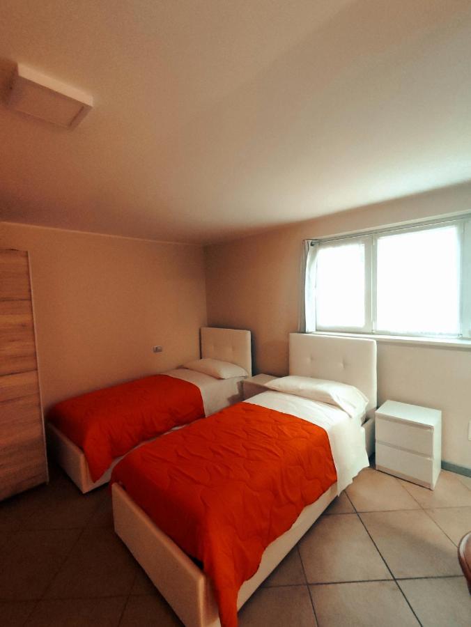 Villa Ormeni Cardano Al Campo Phòng bức ảnh