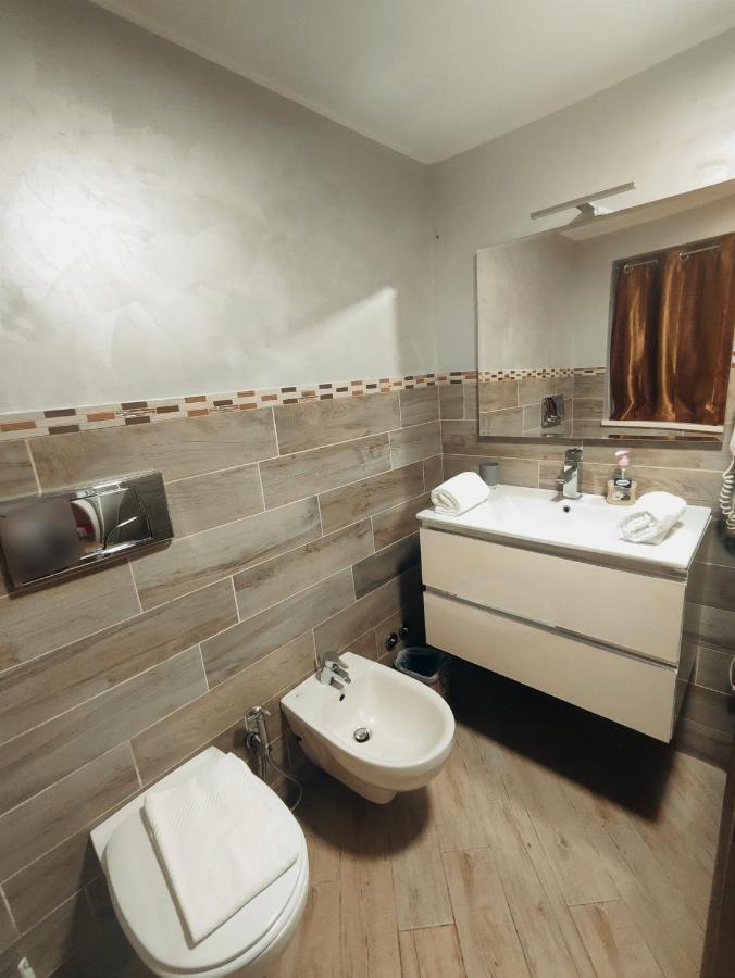 Villa Ormeni Cardano Al Campo Phòng bức ảnh