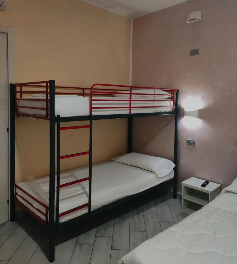 Villa Ormeni Cardano Al Campo Phòng bức ảnh
