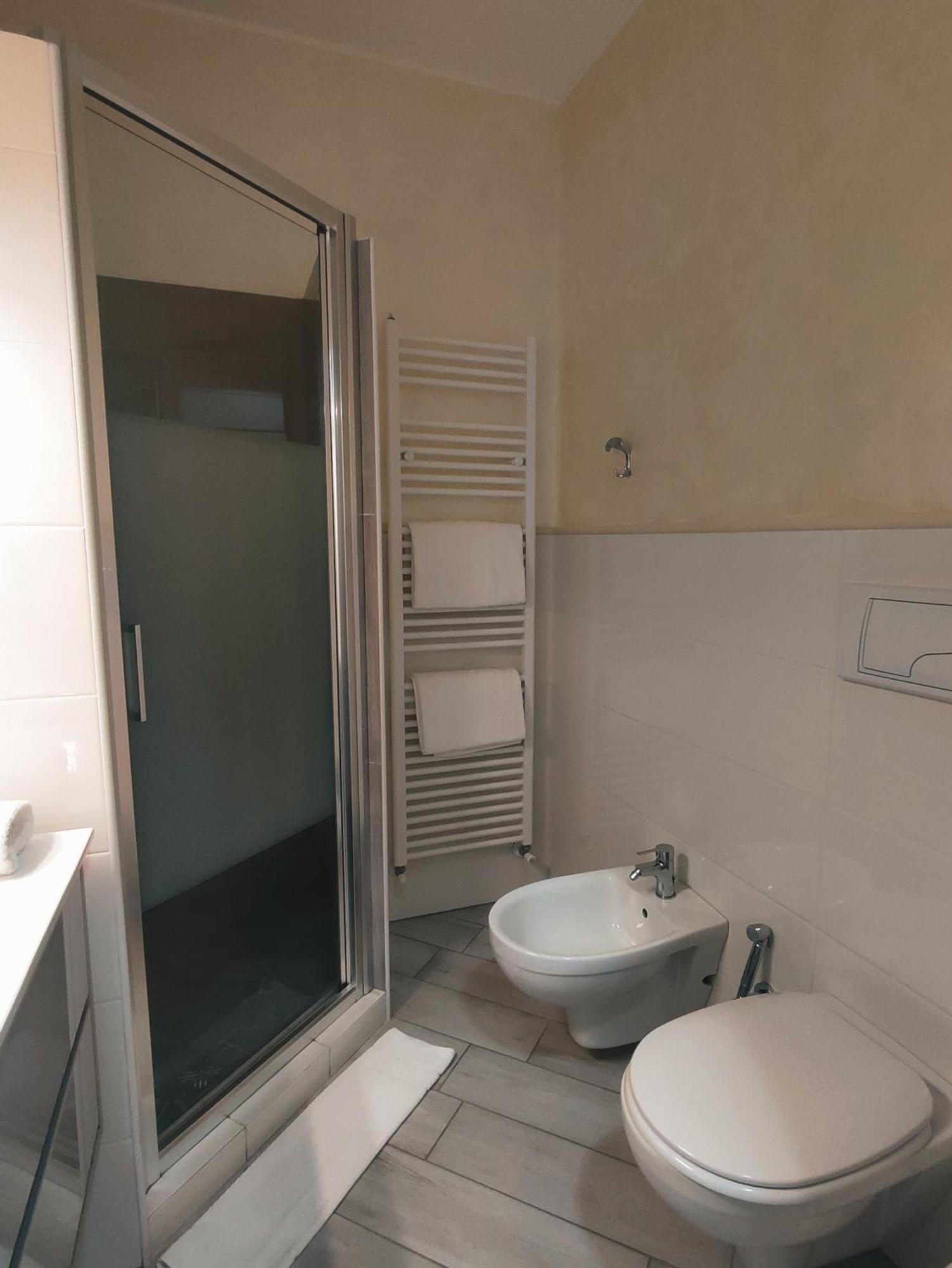 Villa Ormeni Cardano Al Campo Phòng bức ảnh