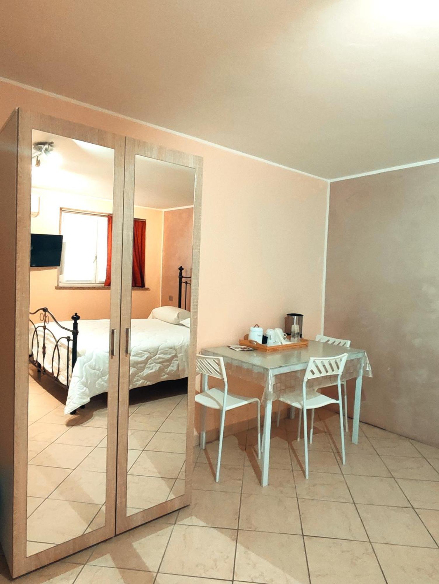 Villa Ormeni Cardano Al Campo Phòng bức ảnh
